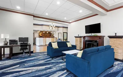 Photo 3 - Comfort Inn & Suites Kenosha-Pleasant Prairie