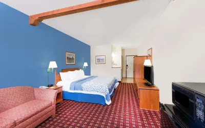 Photo 5 - Days Inn & Suites by Wyndham Lordsburg