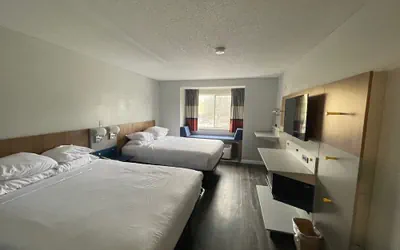 Photo 3 - Microtel Inn by Wyndham Atlanta Airport
