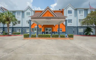 Photo 2 - Trident Inn & Suites, Baton Rouge