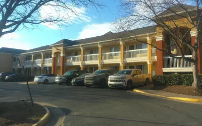 Photo 2 - HomeTowne Studios by Red Roof Chantilly