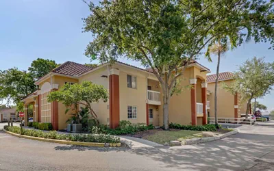 Photo 2 - Extended Stay America Suites Miami Airport Doral