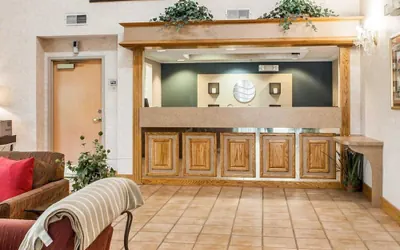 Photo 3 - Econo Lodge Newport Smoky Mountains Gateway