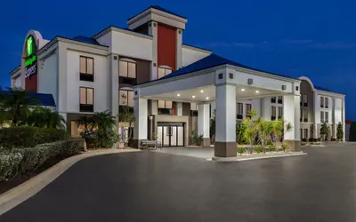 Photo 2 - Holiday Inn Express - Vero Beach by IHG