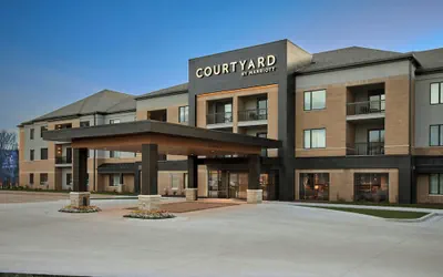 Photo 2 - Courtyard by Marriott Wausau