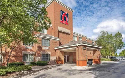 Photo 2 - Studio 6 Extended Stay Milwaukee Brookfield WI