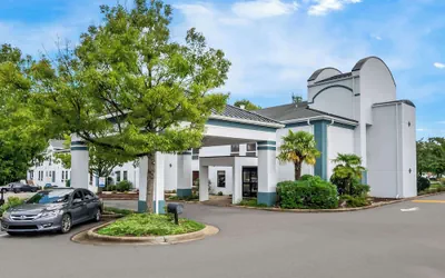 Photo 2 - Clarion Pointe Apex – Holly Springs