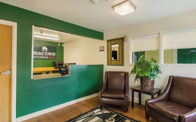 Photo 4 - HomeTowne Studios By Red Roof Denver - Glendale/ Cherry Creek