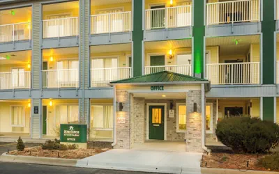 HomeTowne Studios By Red Roof Denver - Glendale/ Cherry Creek