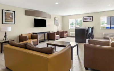 Photo 3 - Best Western Saluki Inn