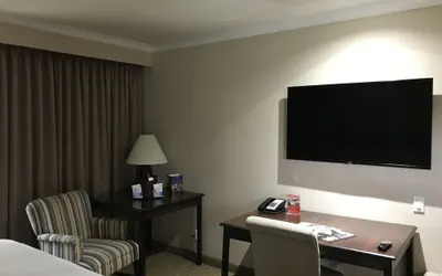 Photo 5 - Coast Burbank Hotel