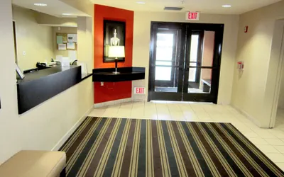 Photo 2 - Studio 6 Suites Seattle Kent WA