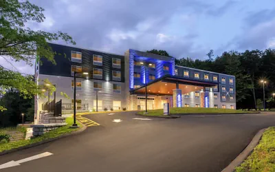 Photo 2 - Holiday Inn Express & Suites Pittsfield-Lenox-Berkshires by IHG