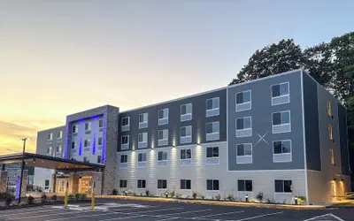Holiday Inn Express & Suites Pittsfield-Lenox-Berkshires by IHG