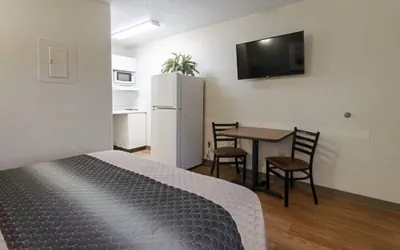 Photo 3 - Suburban Studios Winston Salem-University Parkway