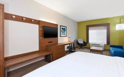 Photo 5 - Holiday Inn Express & Suites Three Rivers by IHG