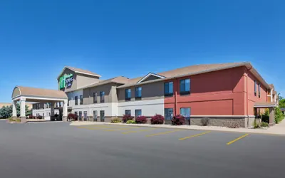 Photo 2 - Holiday Inn Express & Suites Three Rivers by IHG