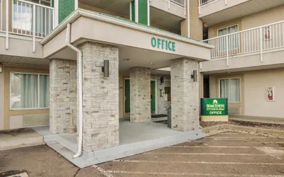 HomeTowne Studios By Red Roof Denver - Airport/ Aurora