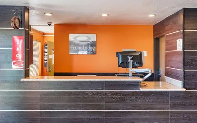 Photo 3 - Econo Lodge Pueblo North