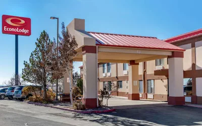 Photo 2 - Econo Lodge Pueblo North