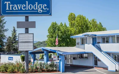Photo 2 - Travelodge by Wyndham Grants Pass