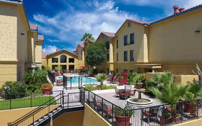 Photo 2 - Hampton Inn & Suites Tucson-Mall