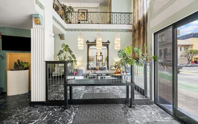 Photo 5 - Embassy Hotel