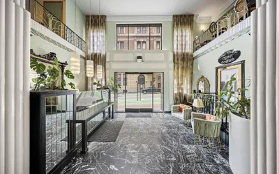 Photo 4 - Embassy Hotel