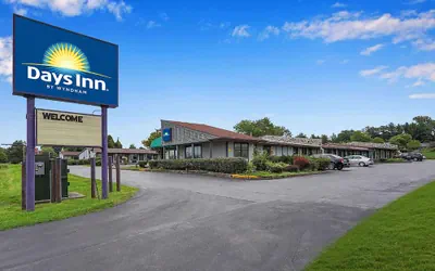 Photo 2 - Days Inn by Wyndham Liverpool/Syracuse