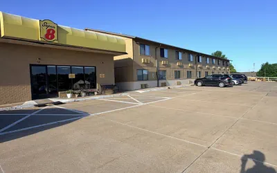 Super 8 by Wyndham Macomb