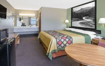 Photo 5 - Super 8 by Wyndham Clarksville AR