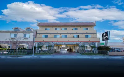Photo 2 - Elev8 Hotel Los Angeles LAX