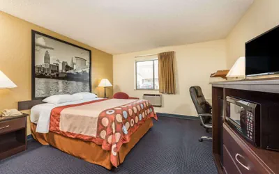 Photo 3 - Super 8 by Wyndham Franklin/Middletown Area