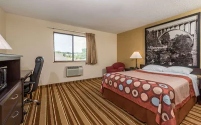 Photo 4 - Super 8 by Wyndham Franklin/Middletown Area