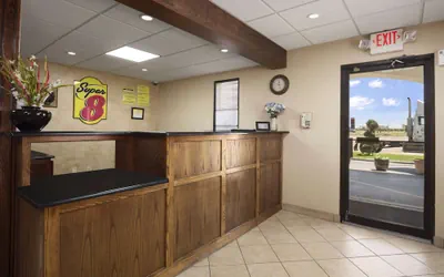 Photo 3 - Super 8 by Wyndham Amarillo