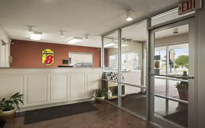 Photo 2 - Super 8 by Wyndham Meridian