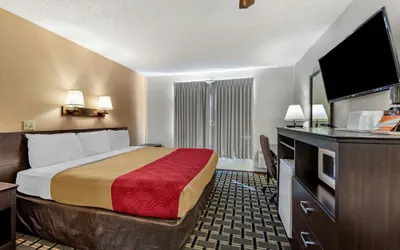 Photo 2 - Econo Lodge La Junta