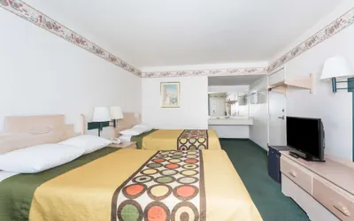 Photo 5 - Super 8 by Wyndham Cottonwood