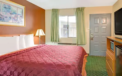 Photo 5 - Travelodge by Wyndham Sacramento / Rancho Cordova