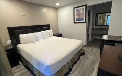 Photo 2 - Travelodge by Wyndham Sacramento / Rancho Cordova