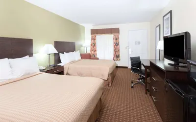 Photo 5 - Super 8 by Wyndham Decatur/Dntn/Atlanta Area
