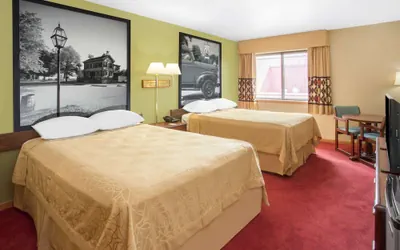 Photo 5 - Super 8 by Wyndham Normal Bloomington