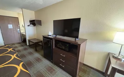 Photo 4 - Super 8 by Wyndham Lincoln