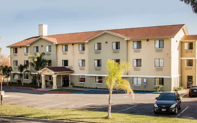 Photo 2 - Super 8 by Wyndham Vacaville