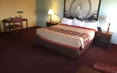 Photo 3 - Super 8 by Wyndham Woodstock