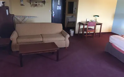 Photo 2 - Super 8 by Wyndham Woodstock