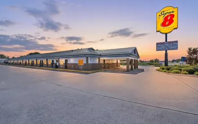 Photo 2 - Super 8 by Wyndham Siloam Springs