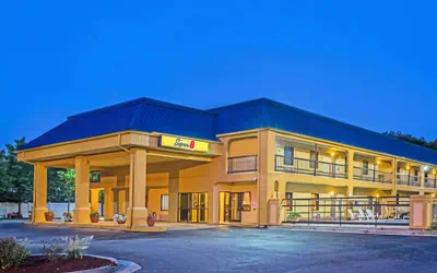 Photo 2 - Super 8 by Wyndham Norcross/I-85 Atlanta