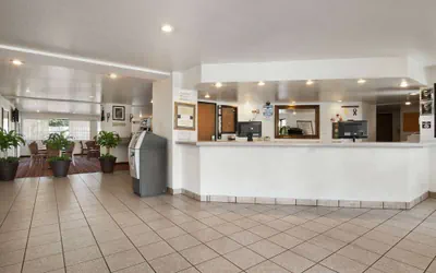 Photo 2 - Super 8 by Wyndham Austin North/University Area