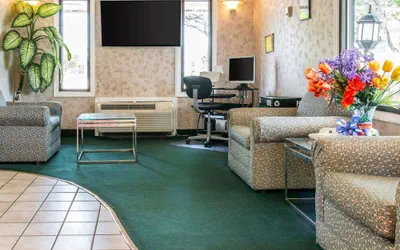 Photo 2 - Rodeway Inn Madison Heights - Detroit